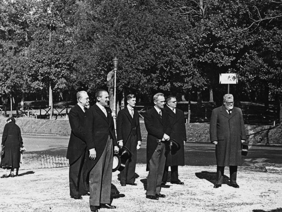 Rome, Pincio, Goethe monument: October 29, 1936, commemoration of Goethe's arrival in Rome on October 29, 1786: Hoppenstedt; Prinz zu Schaumburg-Lippe; Horn and others.