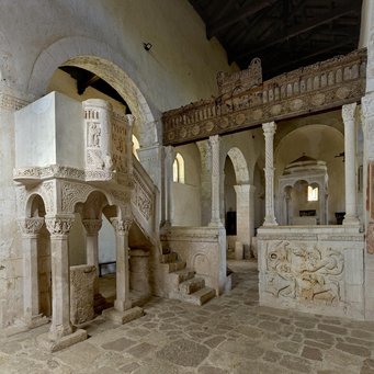 Rosciolo (AQ), Santa Maria in Valle Porclaneta, ambo and pergula © Bibliotheca Hertziana – MPI. Photographer Roberto Sigismondi Rosciolo (AQ), Santa Maria in Valle Porclaneta, ambone and pergula